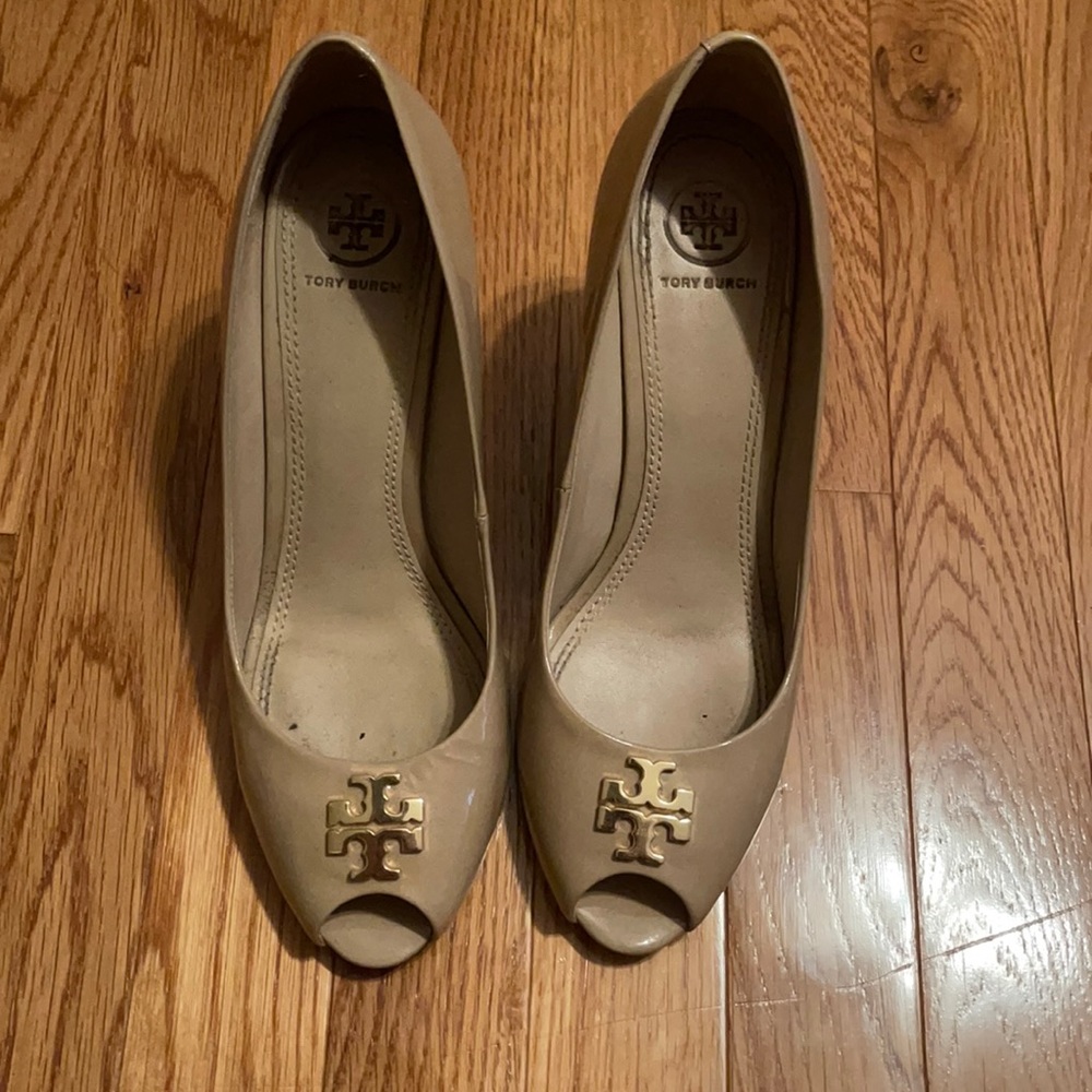 Lightly worn nude Tory Burch pep toe wedges